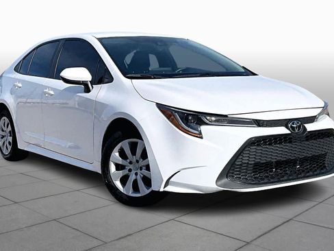 Used 2022 Toyota Corolla LE image 2