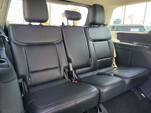 Certified 2025 Ford Expedition Platinum AWD/4WD image 23