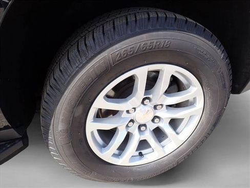 Used 2021 Chevrolet Suburban LT AWD/4WD image 7