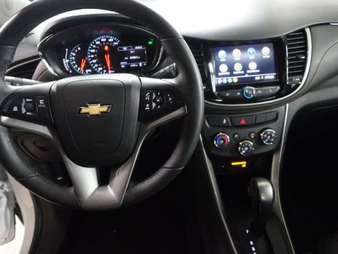 Used 2022 Chevrolet Trax LT w/ Premium Seat Package image 11