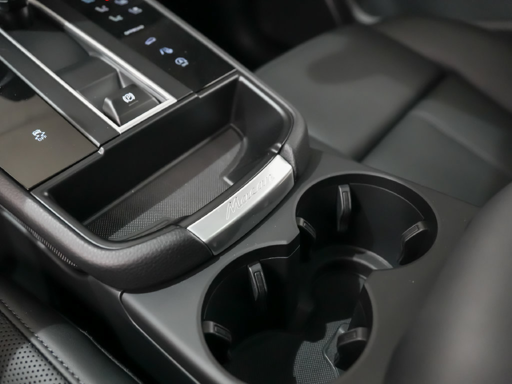 Certified 2026 Porsche Macan AWD/4WD image 33