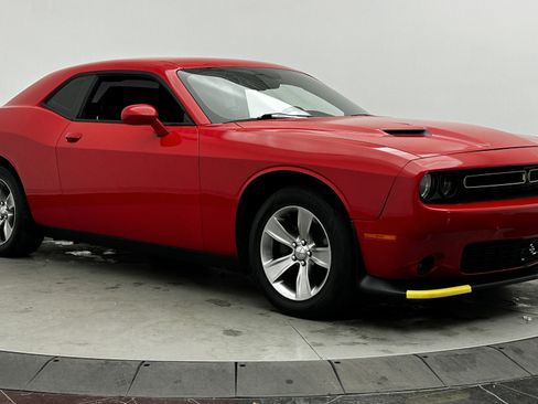 Used 2020 Dodge Challenger SXT image 3