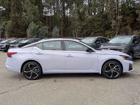 New 2025 Nissan Altima 2.5 SR w/ SR Premium Package image 4