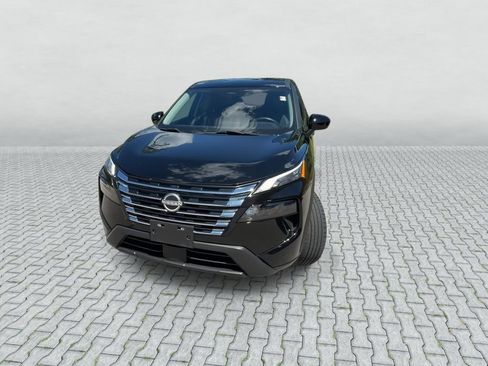 Used 2024 Nissan Rogue SV AWD/4WD image 3