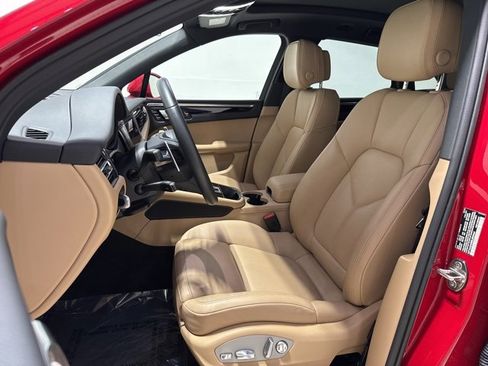 Used 2025 Porsche Macan Turbo image 17