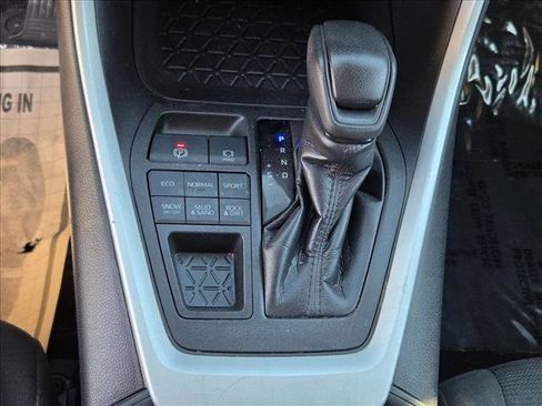 Used 2021 Toyota RAV4 LE image 13