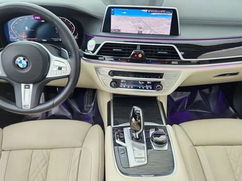 Used 2022 BMW 740i w/ M Sport Package image 35