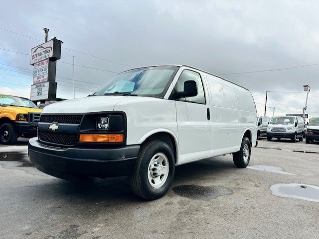 Used 2016 Chevrolet Express 2500 RWD image 2