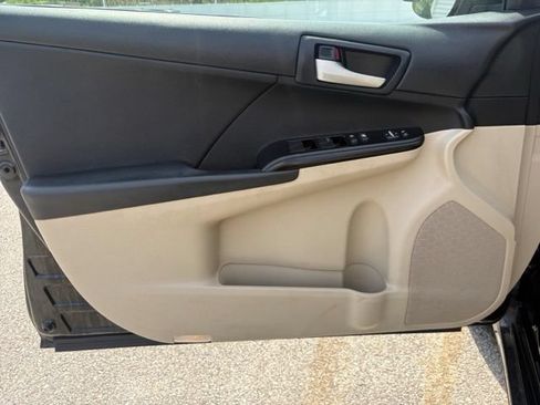 Used 2012 Toyota Camry LE FWD image 18