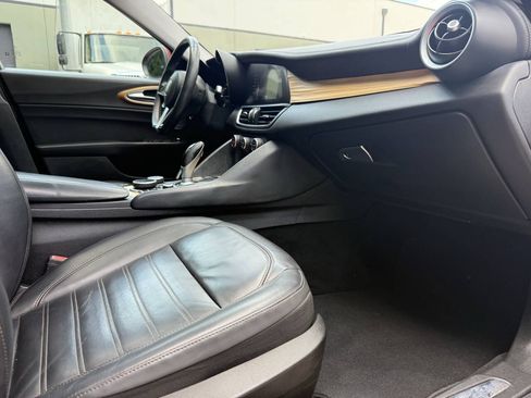Used 2017 Alfa Romeo Giulia Ti w/ TI Lusso Light Wood Package RWD image 30