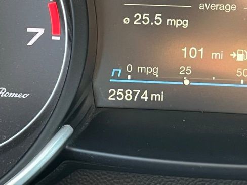 Used 2023 Alfa Romeo Giulia Veloce image 16