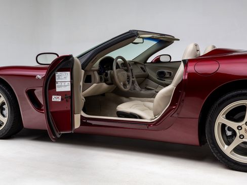 Used 2003 Chevrolet Corvette 50th Anniversary Edition w/ Preferred Equipment Group1 image 21