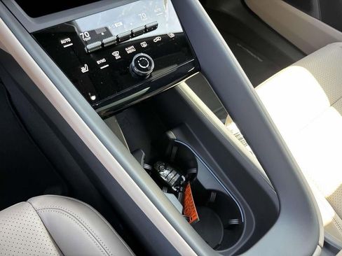 Used 2025 Porsche Macan Electric image 33