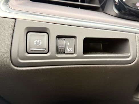 New 2025 Cadillac XT5 Luxury image 22