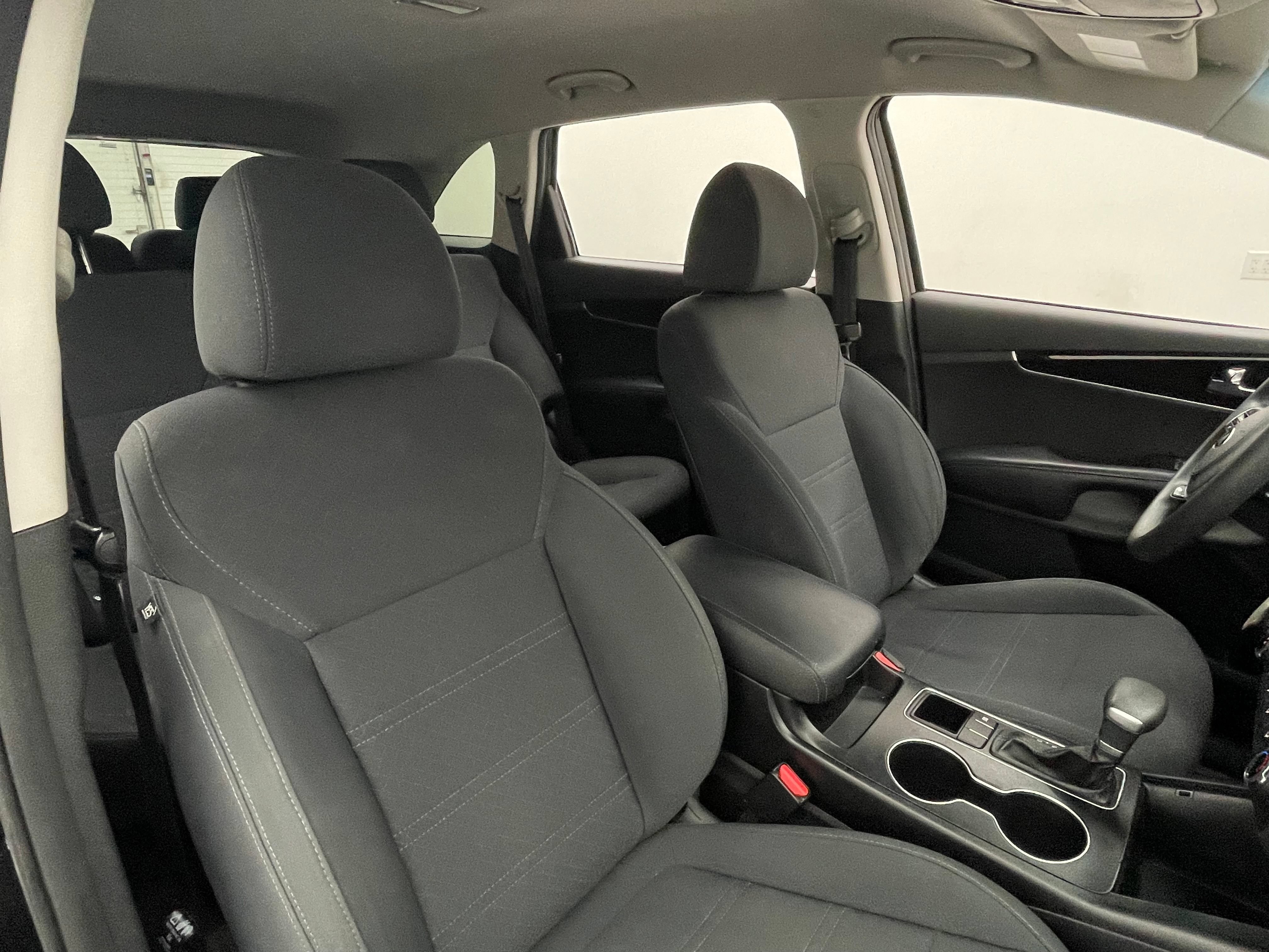 Used 2020 Kia Sorento LX FWD image 30