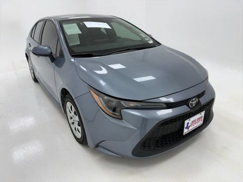 Used 2022 Toyota Corolla LE FWD image 2