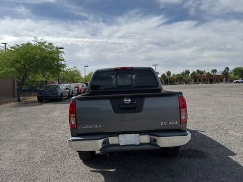 Used 2018 Nissan Frontier SV image 5