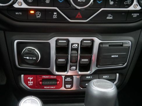 Used 2023 Jeep Gladiator Rubicon w/ LED Lighting Group AWD/4WD image 23