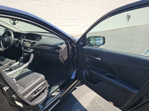 Used 2014 Honda Accord Touring image 12