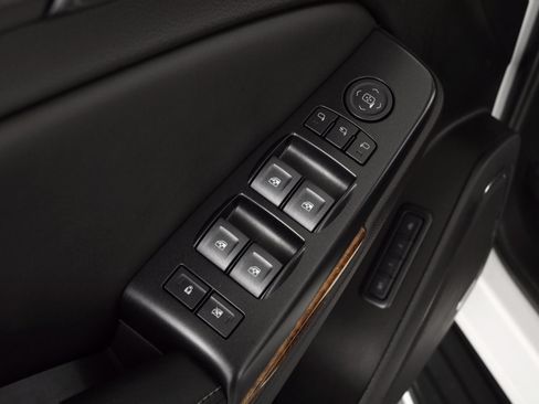 Used 2020 Chevrolet Suburban Premier image 30