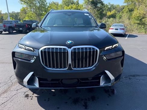 Used 2025 BMW X7 xDrive40i w/ Premium Package AWD/4WD image 2