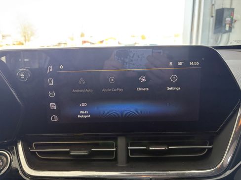 Used 2025 Chevrolet Trax RS w/ Sunroof Package image 14