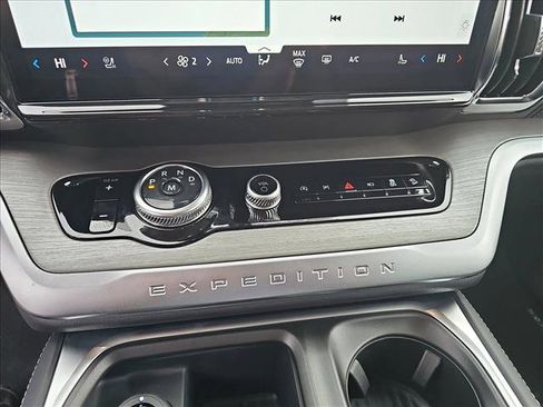 New 2026 Ford Expedition Max Platinum image 16