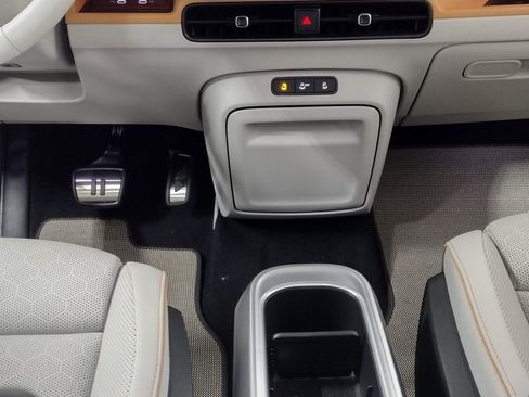 New 2025 Volkswagen ID. Buzz 1st Edition image 43