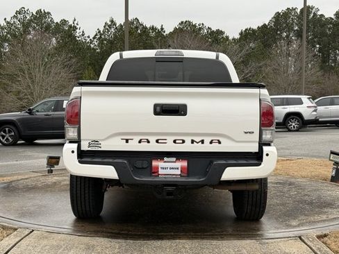 Used 2022 Toyota Tacoma TRD Off-Road image 6