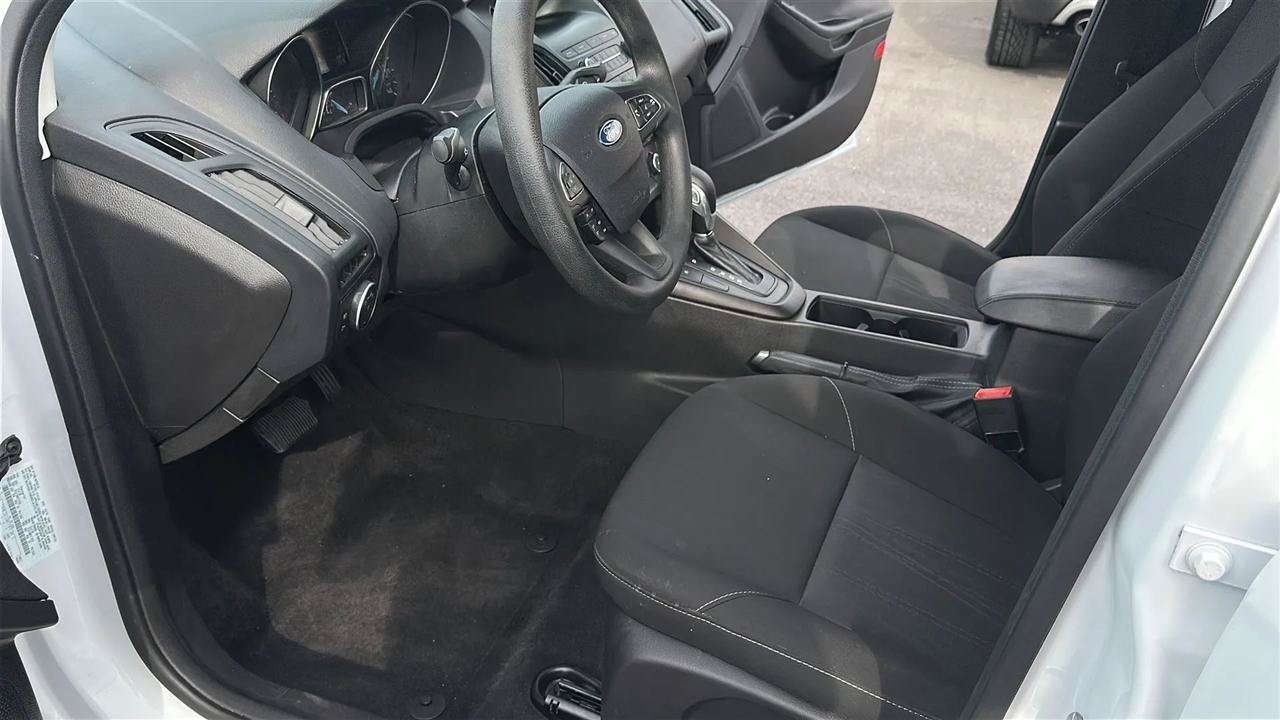 Used 2018 Ford Focus SE w/ SE Appearance Package FWD image 23