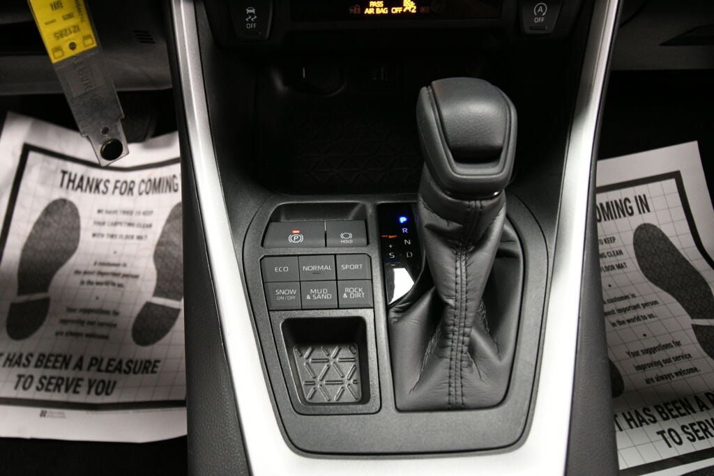 Certified 2025 Toyota RAV4 LE AWD/4WD image 16