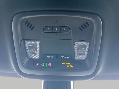 Used 2023 Chevrolet Traverse LT w/ Midnight/Sport Edition image 17