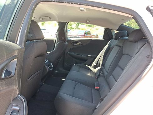 Used 2018 Chevrolet Malibu LT FWD image 10