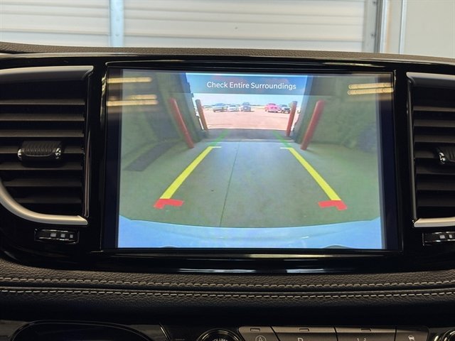 Used 2025 Chrysler Pacifica Limited FWD image 30