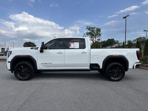 Used 2024 GMC Sierra 2500 AT4 w/ AT4 Premium Plus Package AWD/4WD image 7