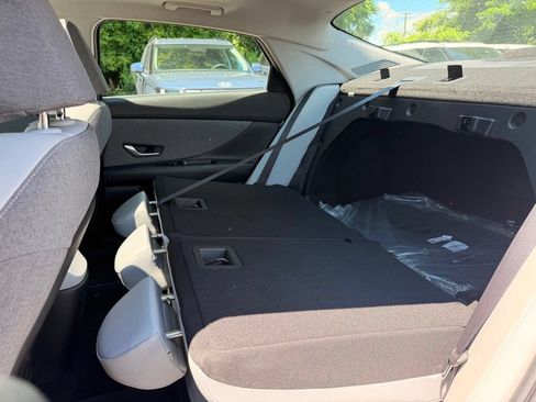 Used 2025 Hyundai Elantra Limited FWD image 38