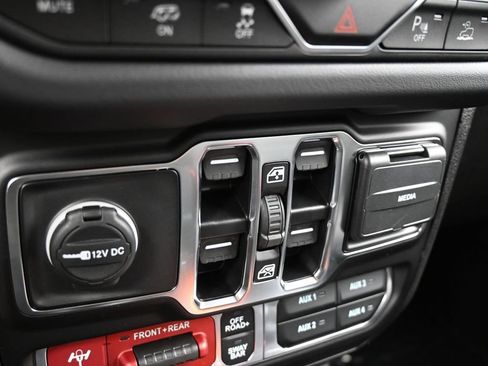 Used 2025 Jeep Wrangler Unlimited Rubicon 392 image 28