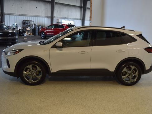 Used 2025 Ford Escape ST-Line Select AWD/4WD image 6