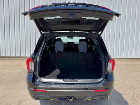Used 2025 Ford Explorer ST-Line w/ ST-Line Street Pack AWD/4WD image 17
