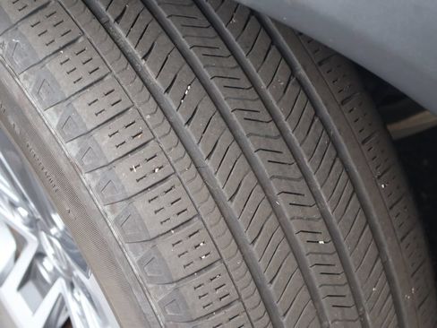 Used 2025 Honda Pilot EX-L image 12