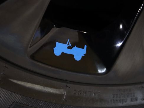 Used 2022 Jeep Wrangler Unlimited Sahara w/ Cold Weather Group image 19