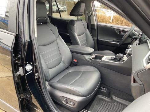 Used 2023 Toyota RAV4 Limited image 19