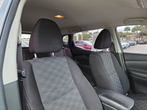 Used 2018 Nissan Rogue Sport SV image 11