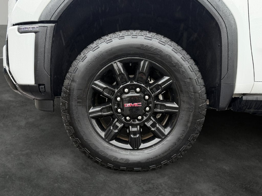 Used 2024 GMC Sierra 2500 AT4 w/ AT4 Premium Plus Package AWD/4WD image 5