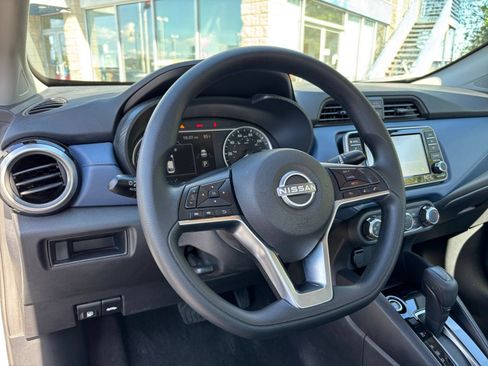 Used 2025 Nissan Versa SV FWD image 33