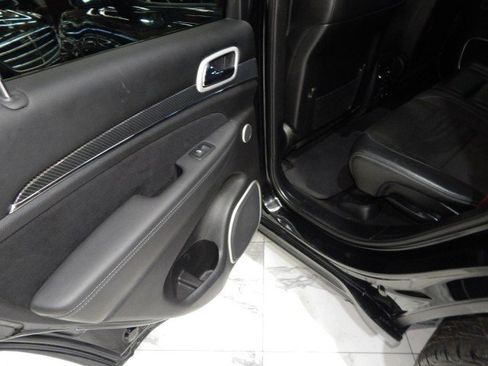 Used 2020 Jeep Grand Cherokee SRT image 39