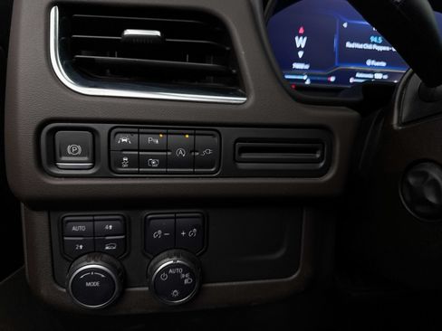 Used 2022 Chevrolet Tahoe LT w/ Luxury Package AWD/4WD image 10