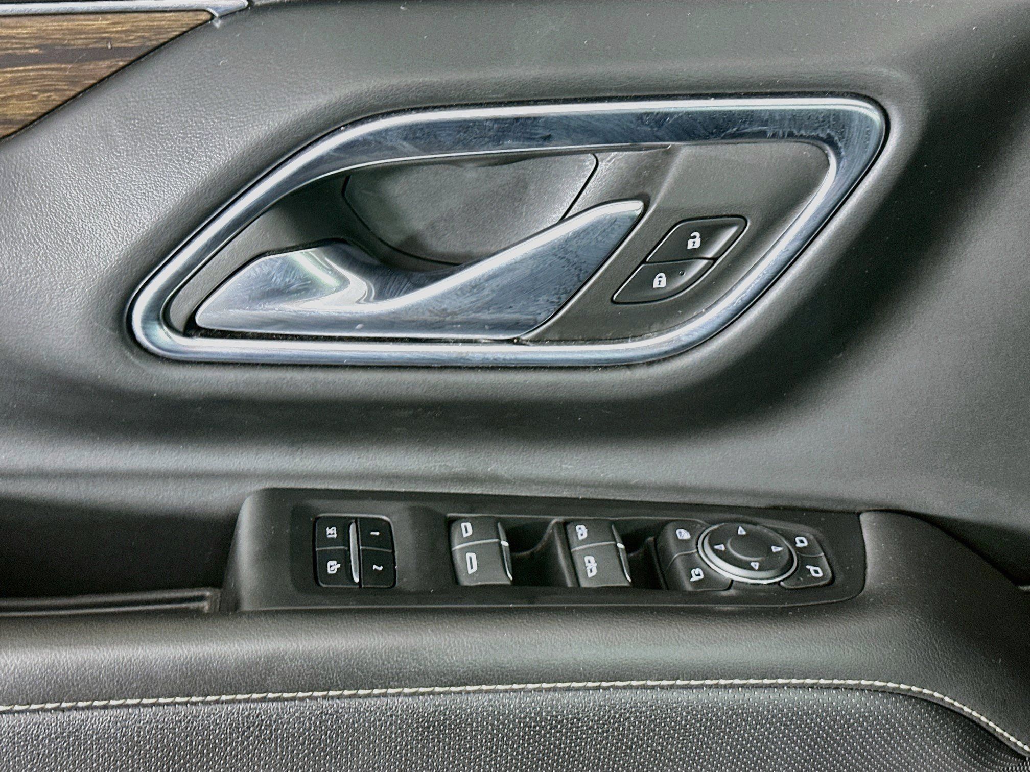 Used 2023 Chevrolet Suburban Premier AWD/4WD image 15