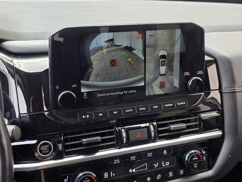 Used 2024 Nissan Pathfinder Platinum image 14