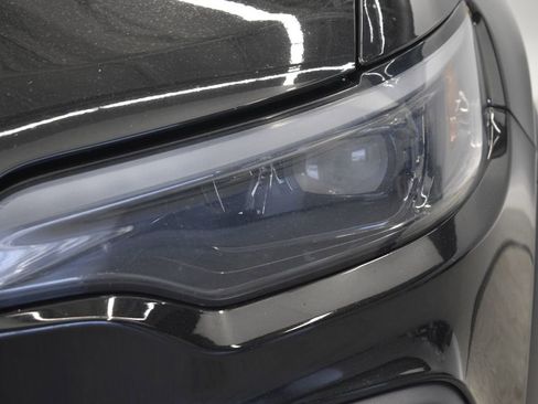 Used 2019 Jeep Cherokee Trailhawk w/ Cold Weather Group image 15